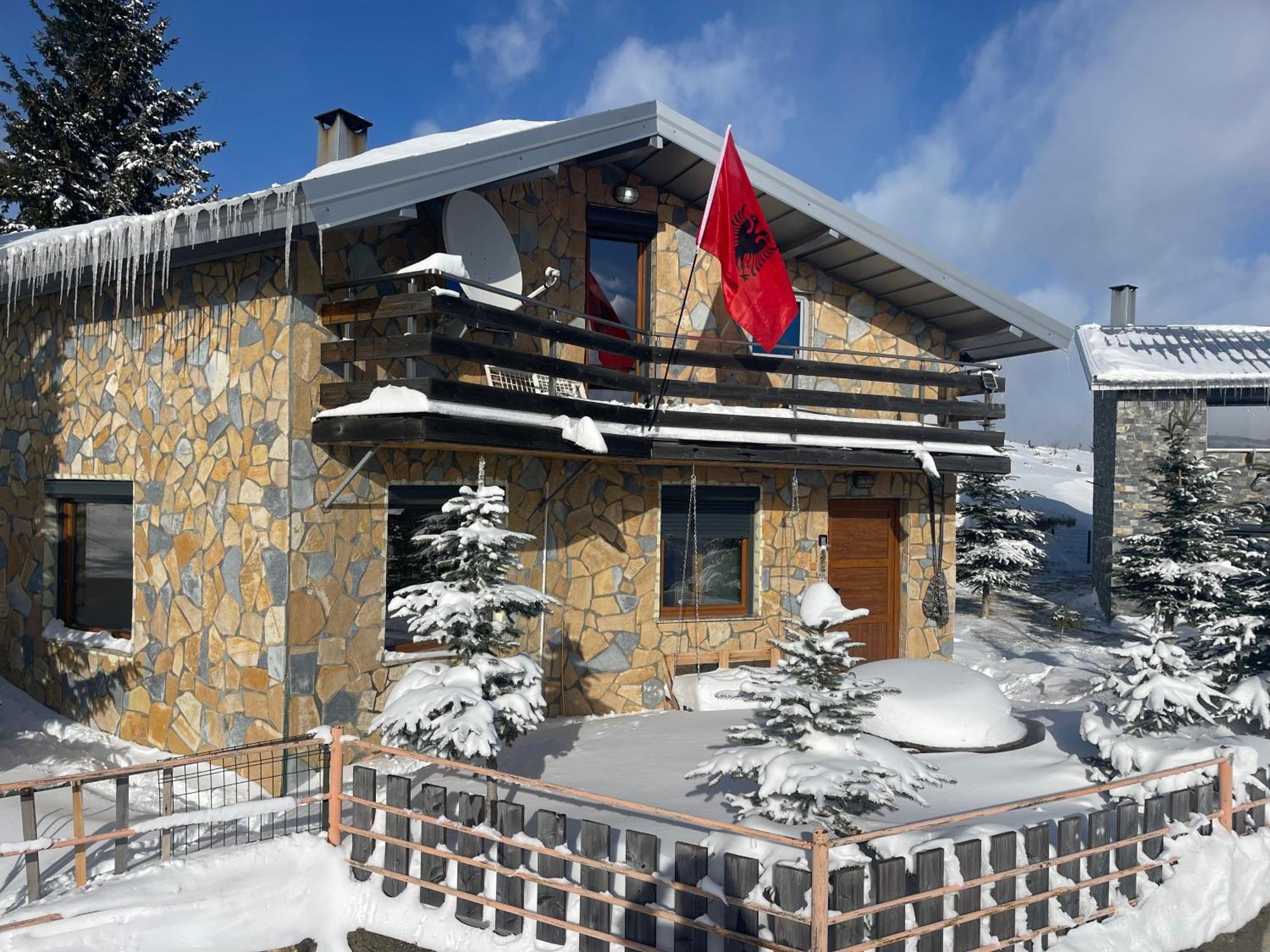 Villa 80 Kodra E Diellit Tetovo Buitenkant foto